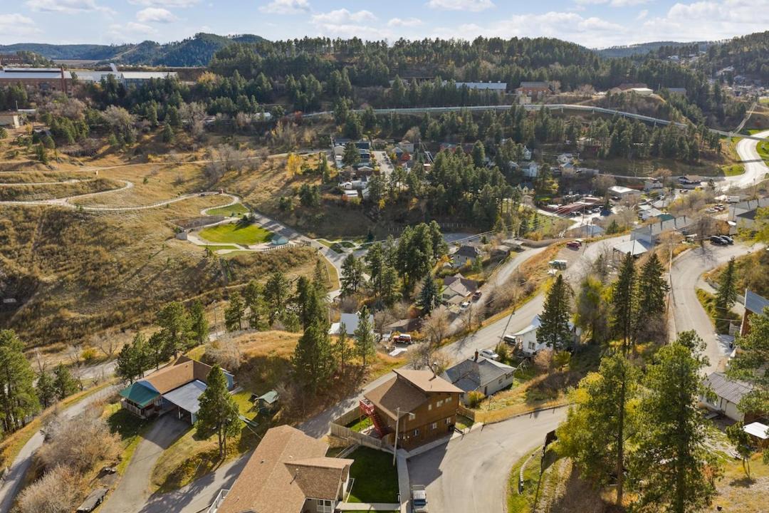 Photo of Others in Deadwood