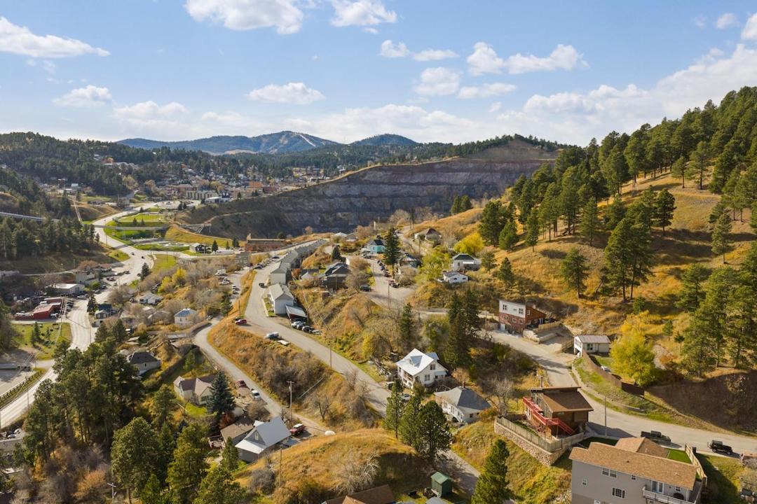 Photo of Others in Deadwood