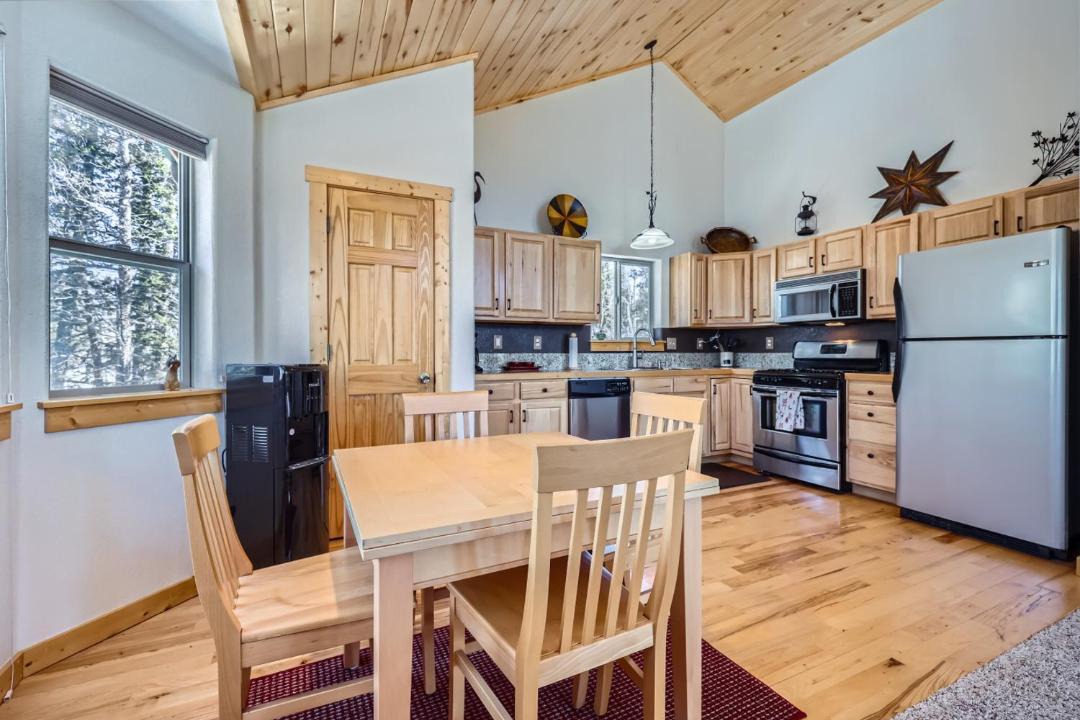 Photo of Kitchen in Indian Mountain