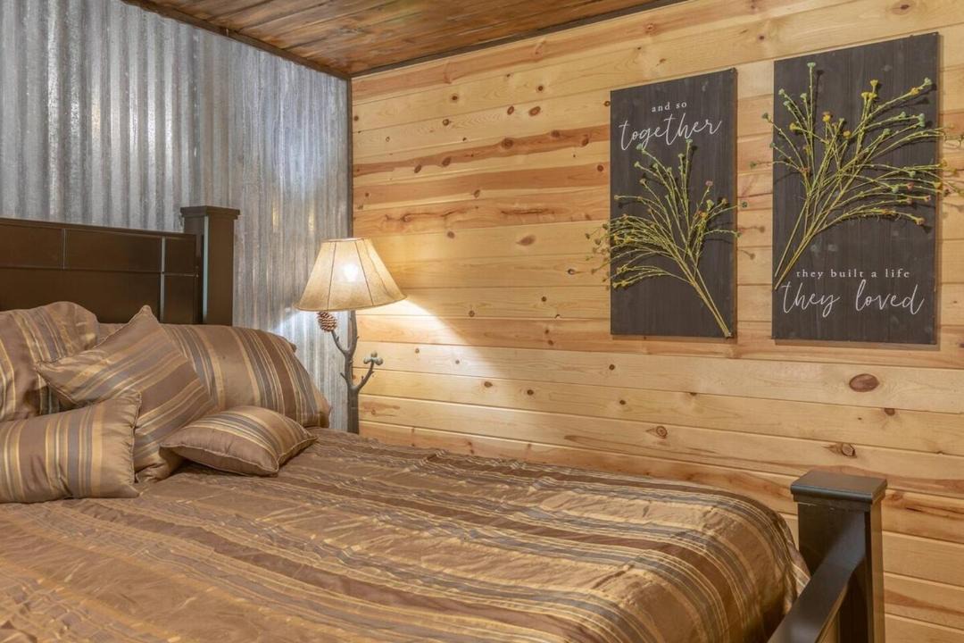 Photo of Bedroom in Island Park