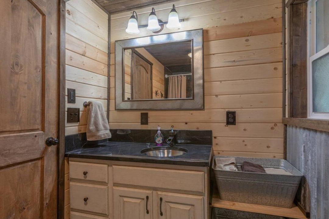 Photo of Bathroom in Island Park