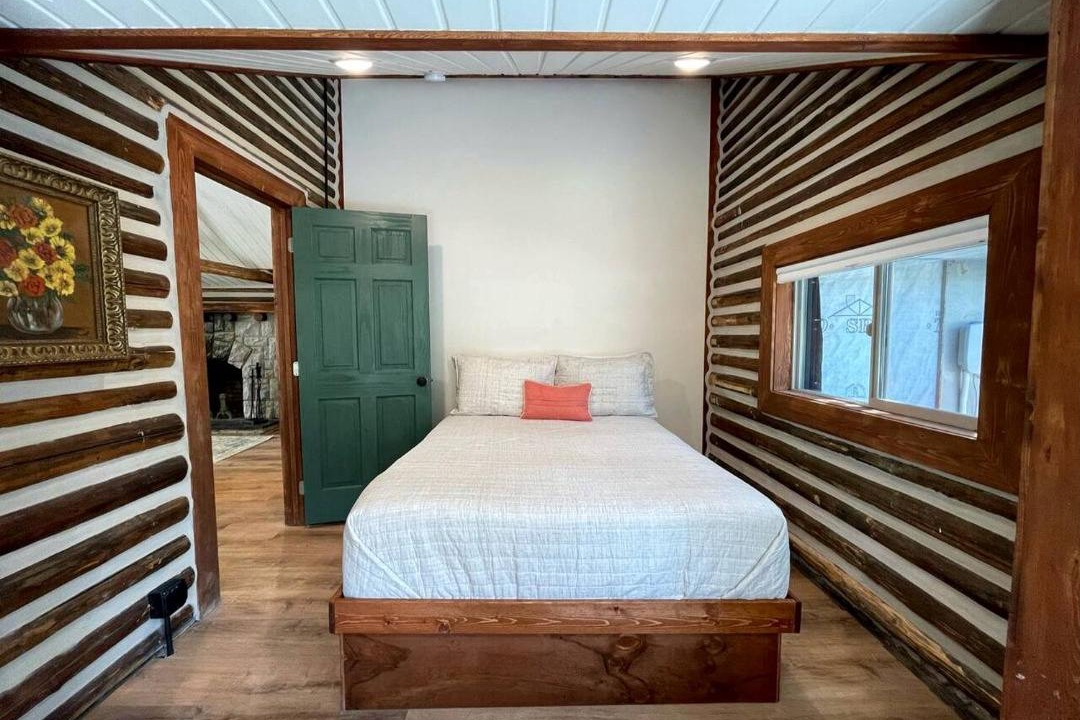 Photo of Bedroom in Island Park