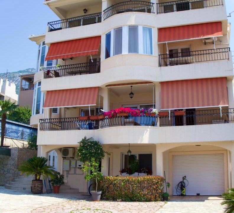 Photo of Patio Balcony in Bar
