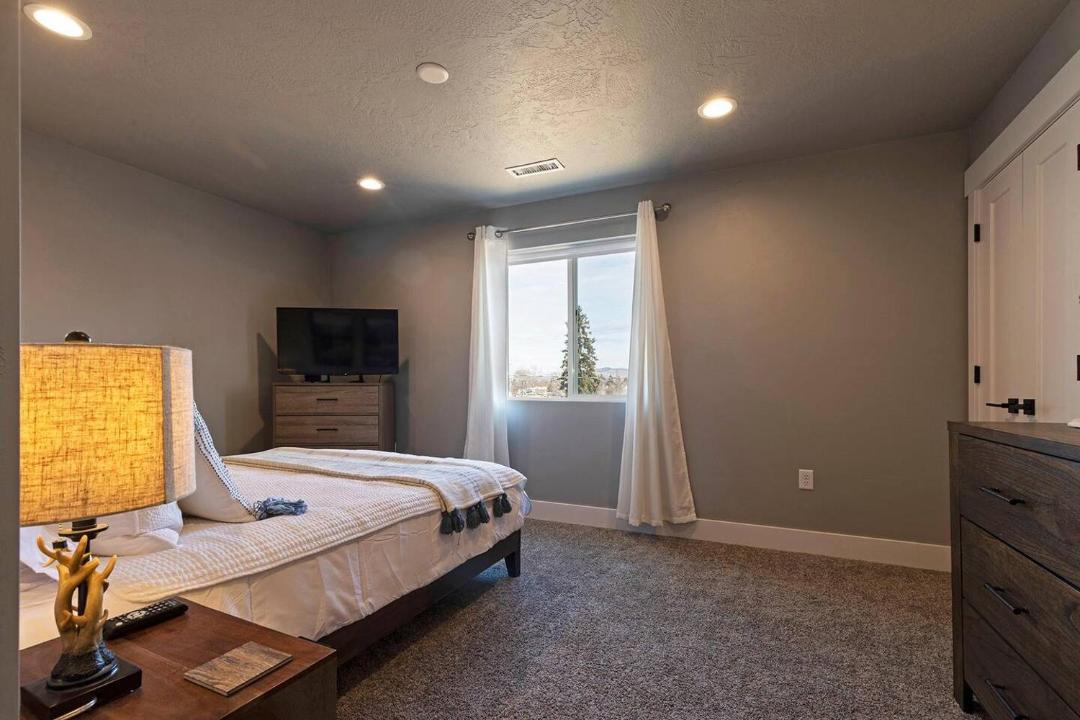 Photo of Bedroom in Franklin to the Fort