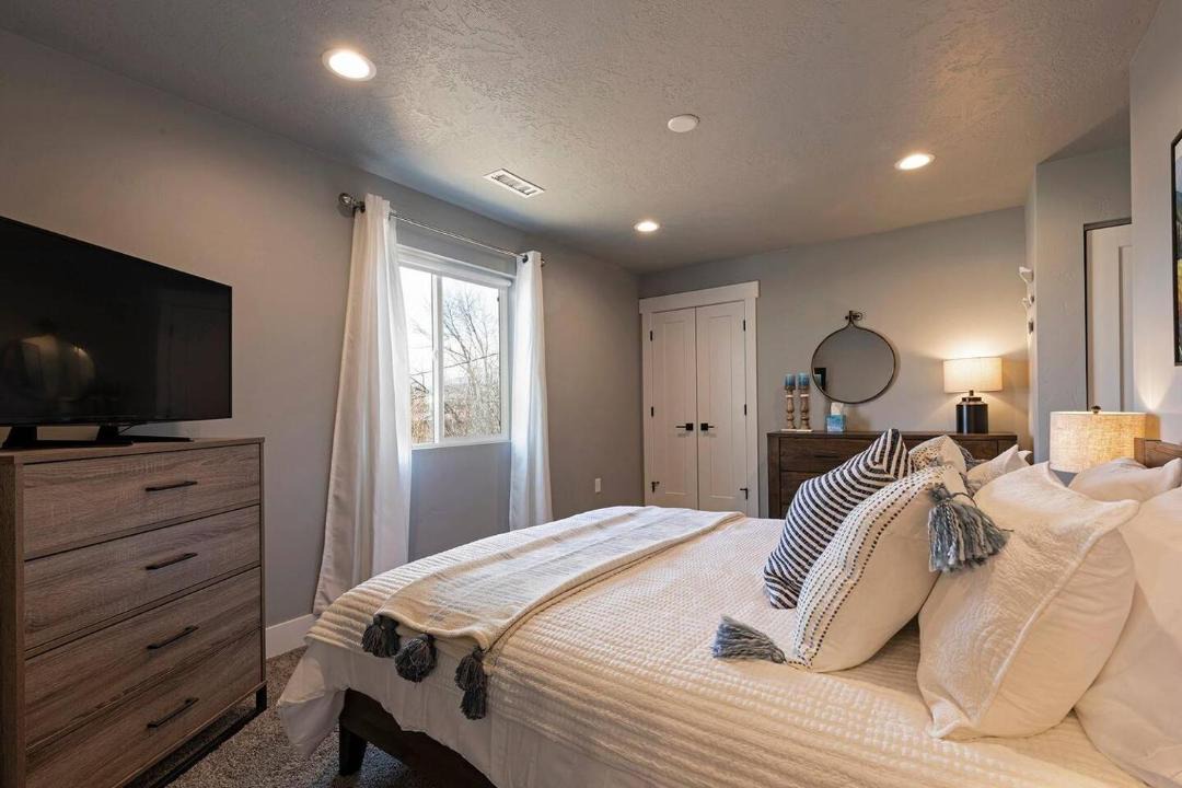 Photo of Bedroom in Franklin to the Fort