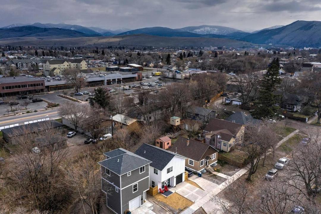 Photo of Buildings in Franklin to the Fort
