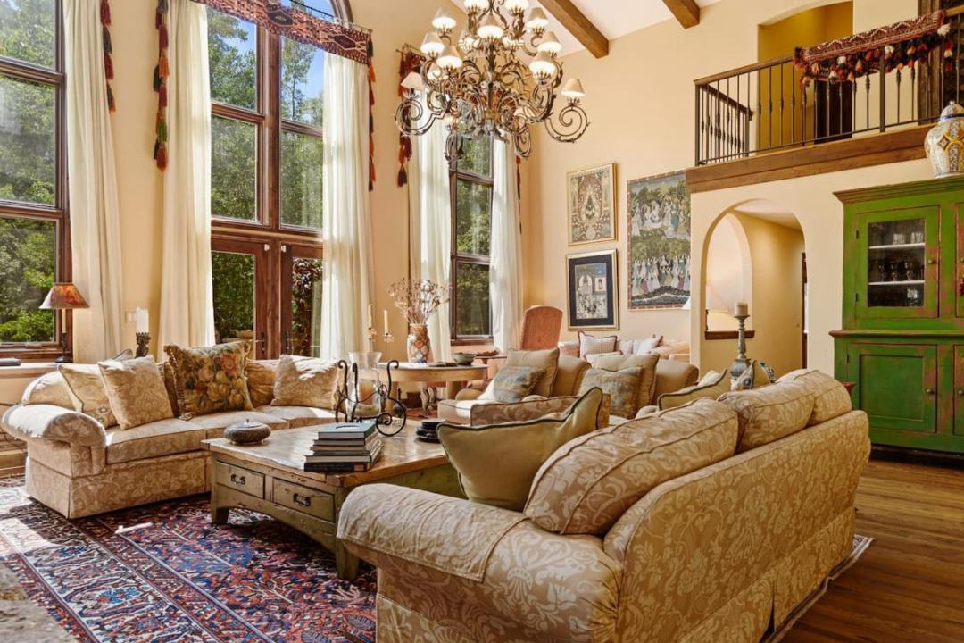 Photo of Livingroom in Avon