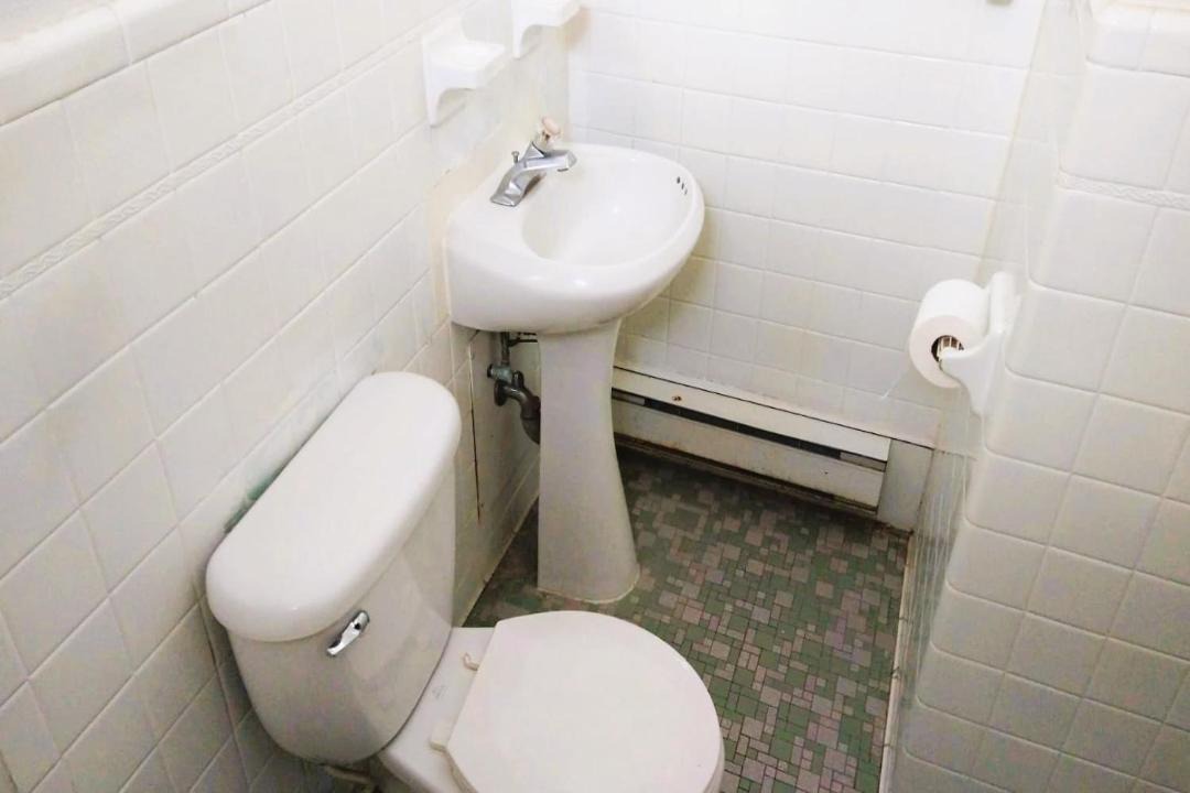 Photo of Bathroom in Shoshoni