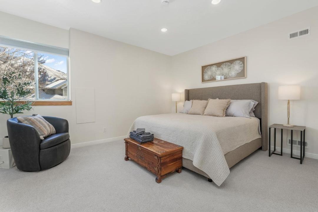 Photo of Bedroom in Sandy