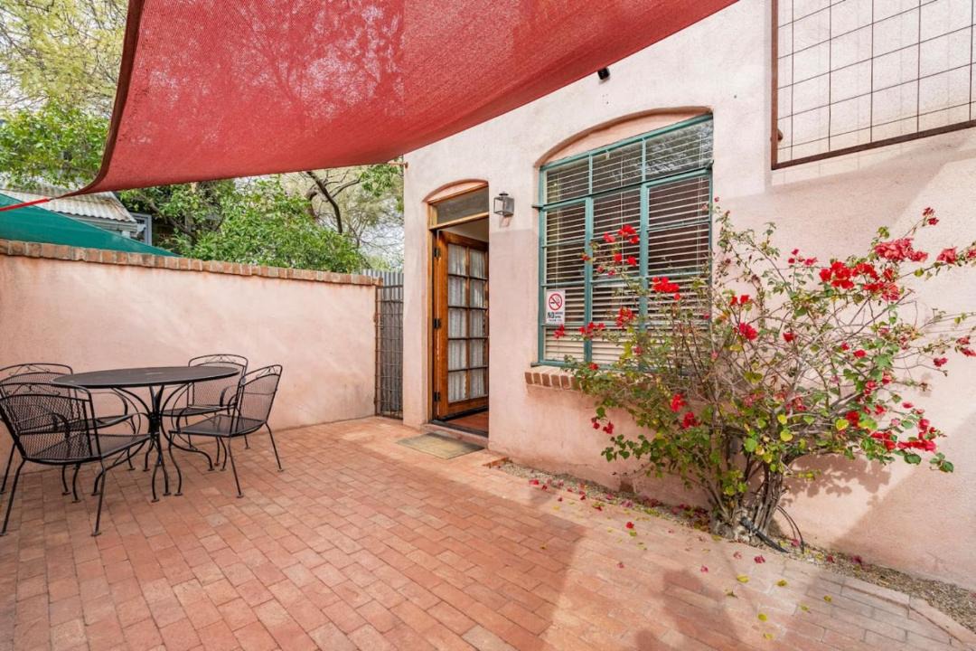 Photo of Patio Balcony in West University