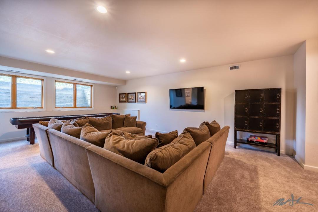 Photo of Livingroom in Edwards
