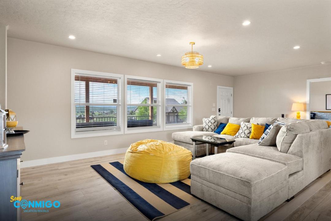 Photo of Livingroom in Sweetwater