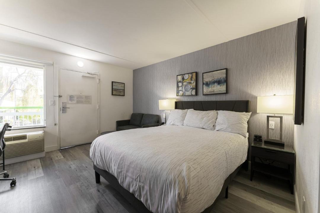 Photo of Bedroom in Paradise Valley Village