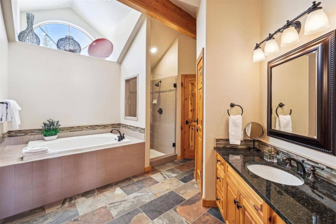 Photo of Bathroom in Four O'Clock