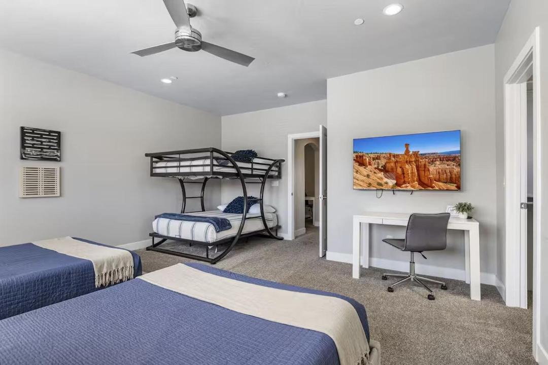 Photo of Bedroom in Hurricane