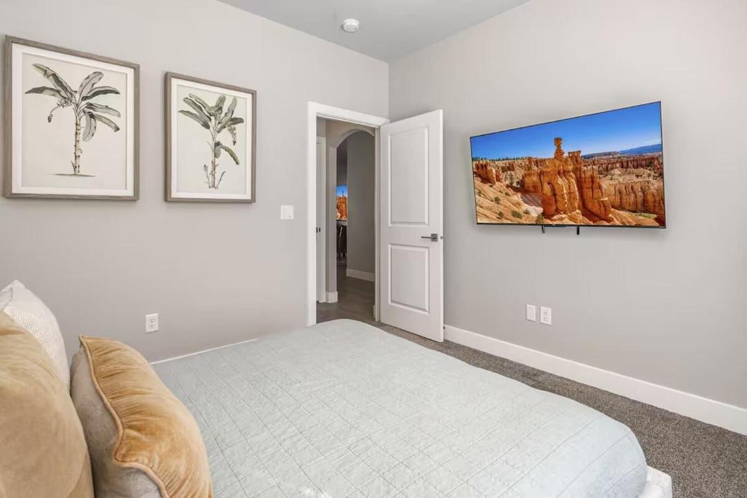 Photo of Bedroom in Hurricane