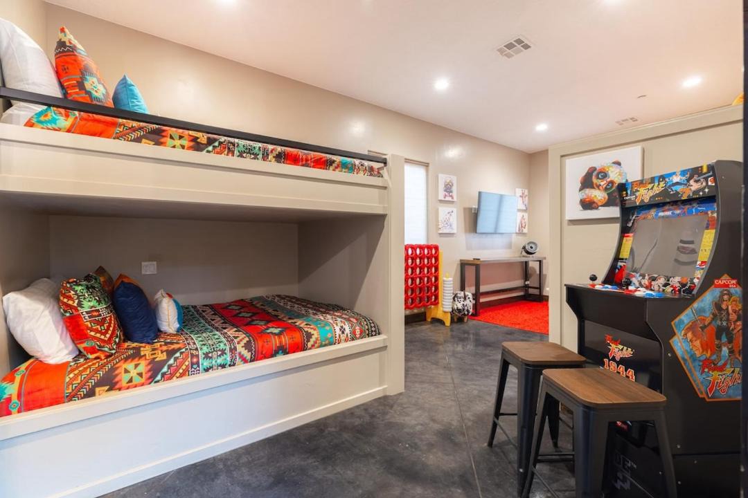 Photo of Bedroom in Hurricane