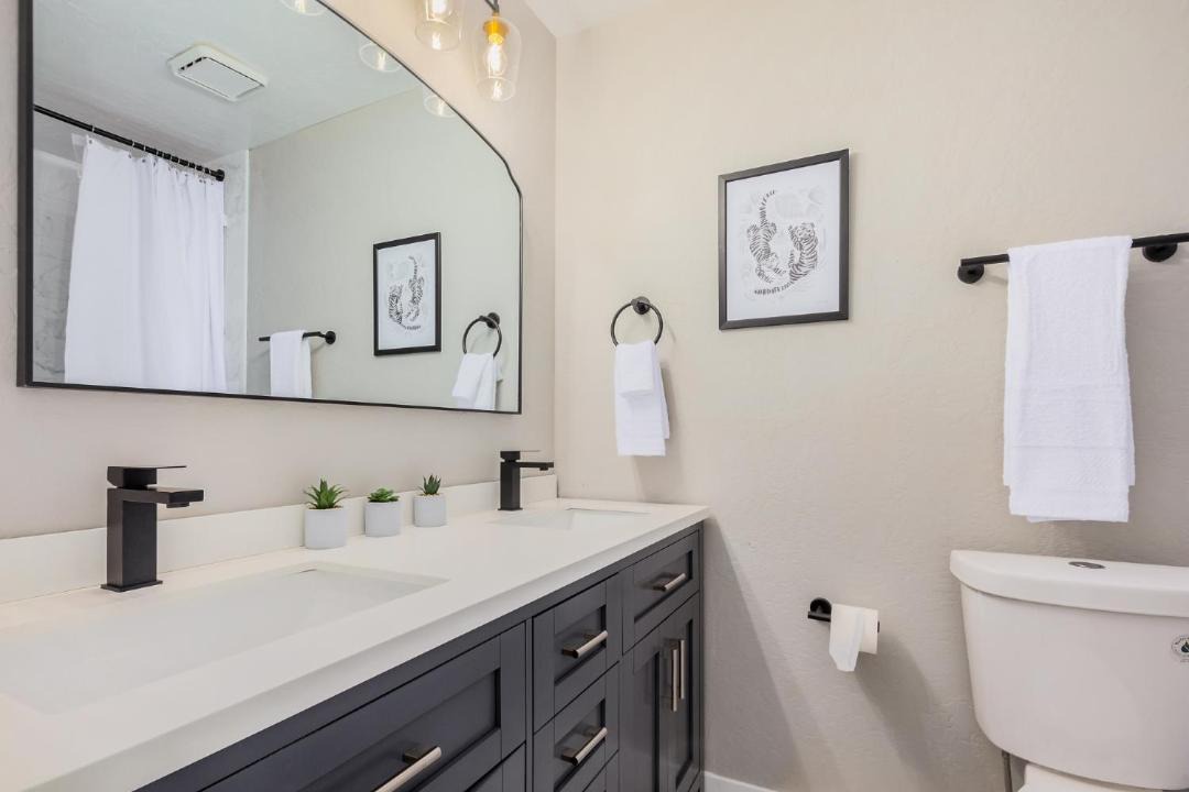 Photo of Bathroom in Alta Mesa Community Association
