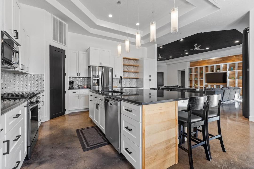 Photo of Kitchen in Hurricane