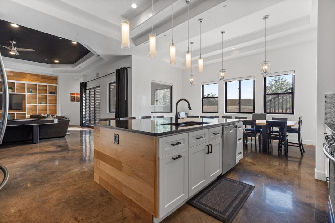 Photo of Kitchen in Hurricane