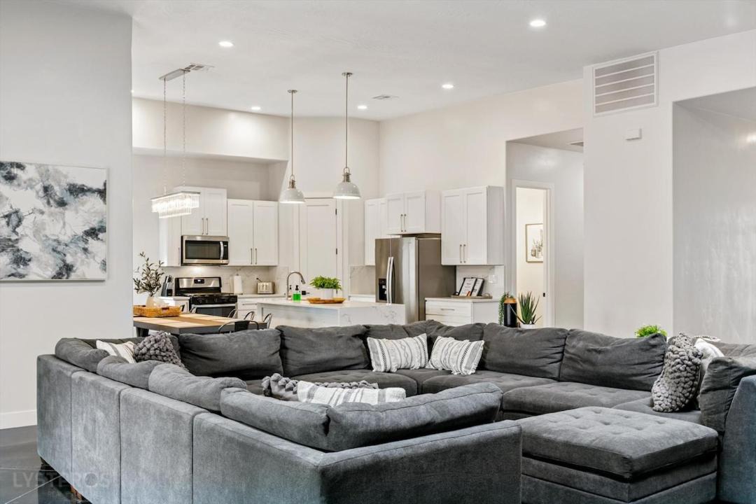 Photo of Livingroom in Hurricane