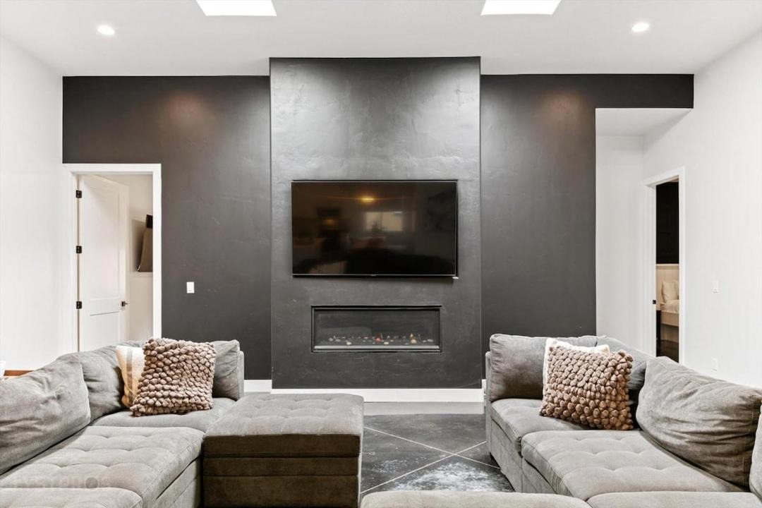 Photo of Livingroom in Hurricane