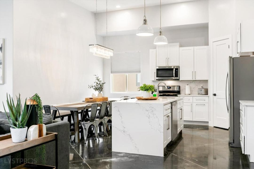 Photo of Kitchen in Hurricane