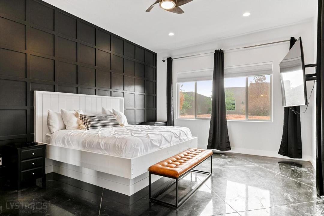 Photo of Bedroom in Hurricane