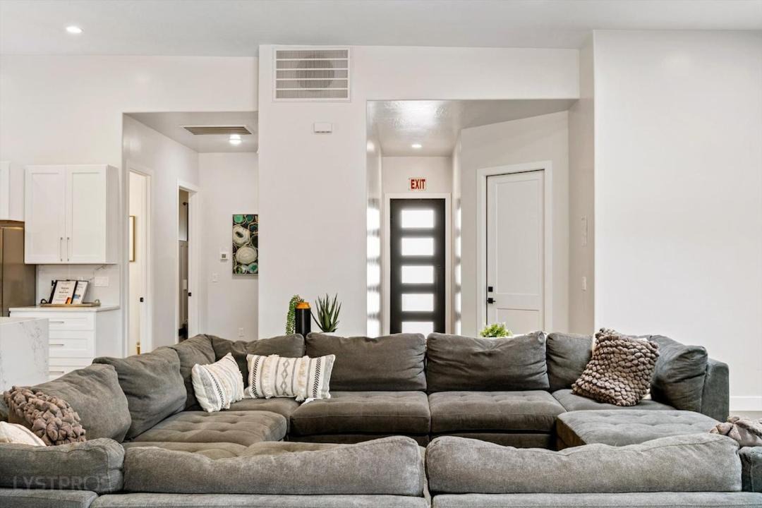 Photo of Livingroom in Hurricane