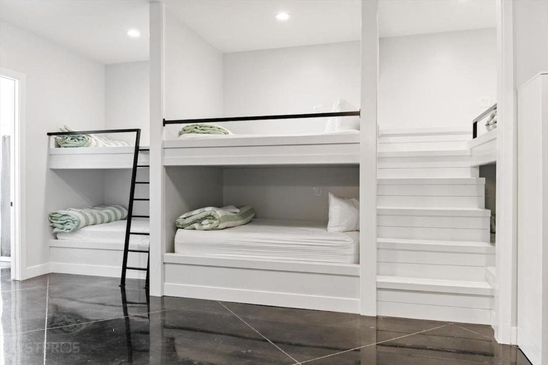 Photo of Bedroom in Hurricane