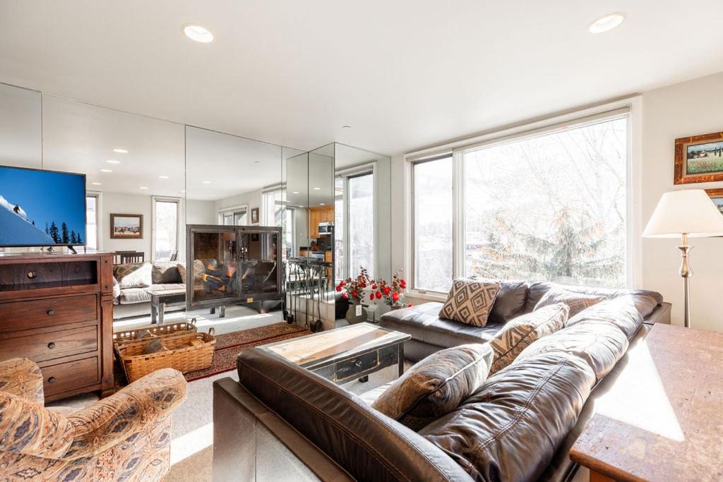 Photo of Livingroom in Vail