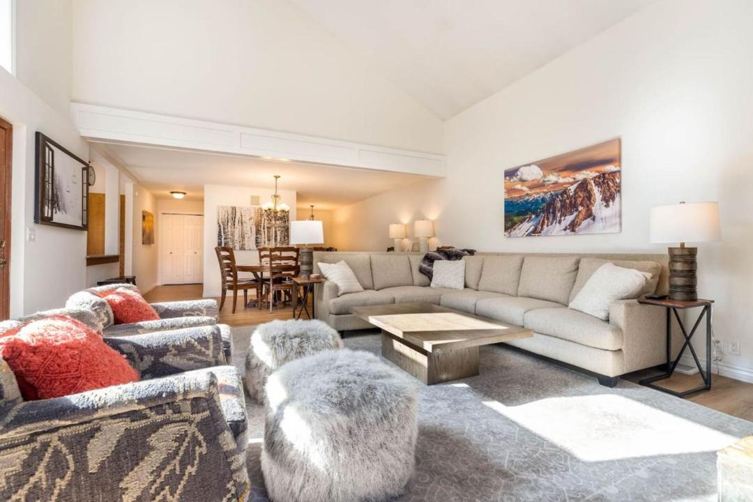 Photo of Livingroom in Cottonwood Heights