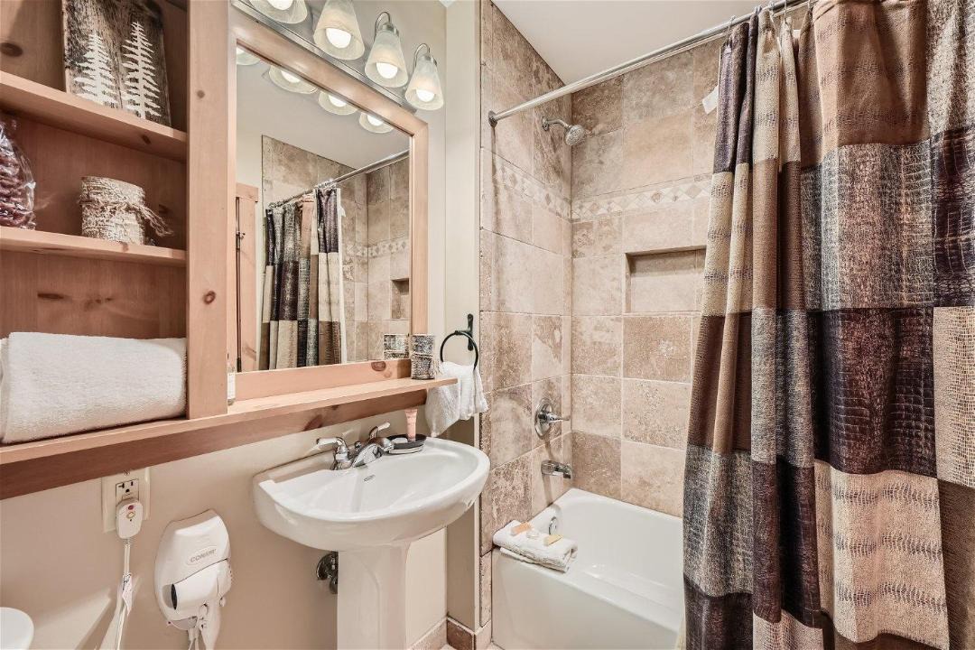 Photo of Bathroom in River Run