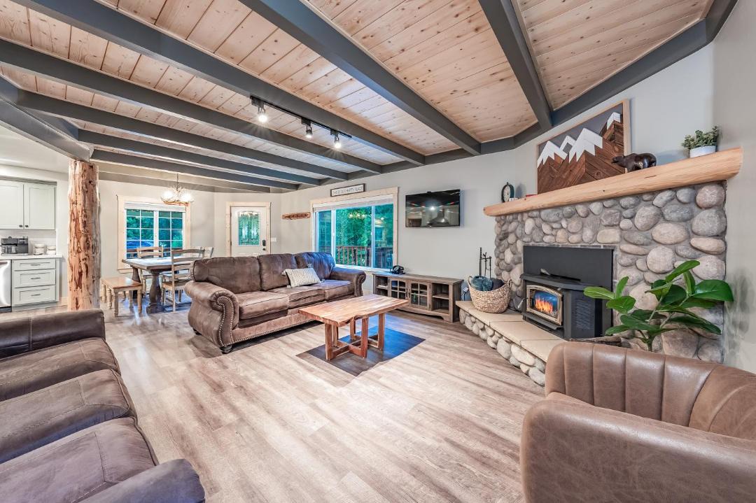 Photo of Livingroom in Shaver Lake