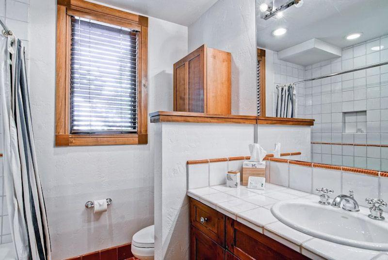 Photo of Bathroom in Highlands Townhomes