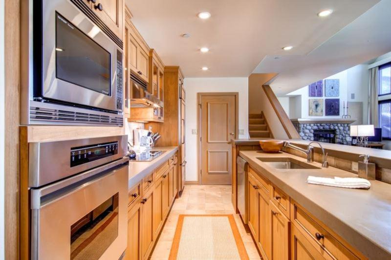 Photo of Kitchen in Highlands Townhomes