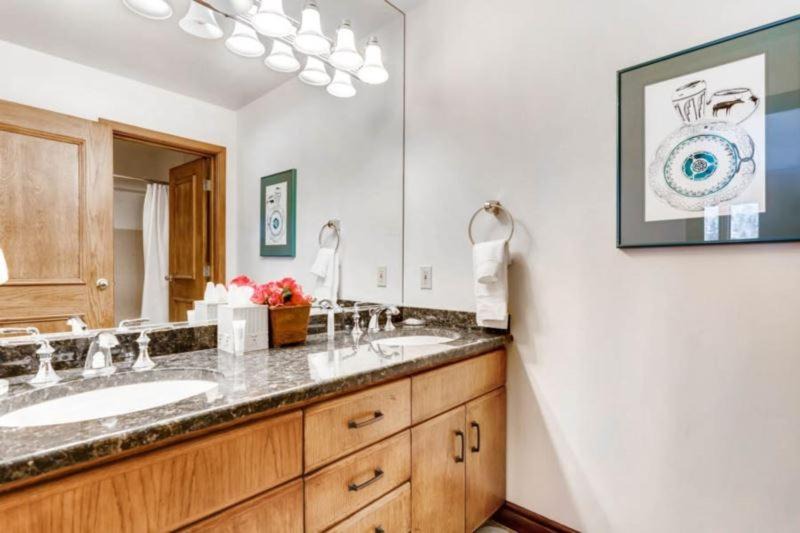 Photo of Bathroom in Highlands Townhomes