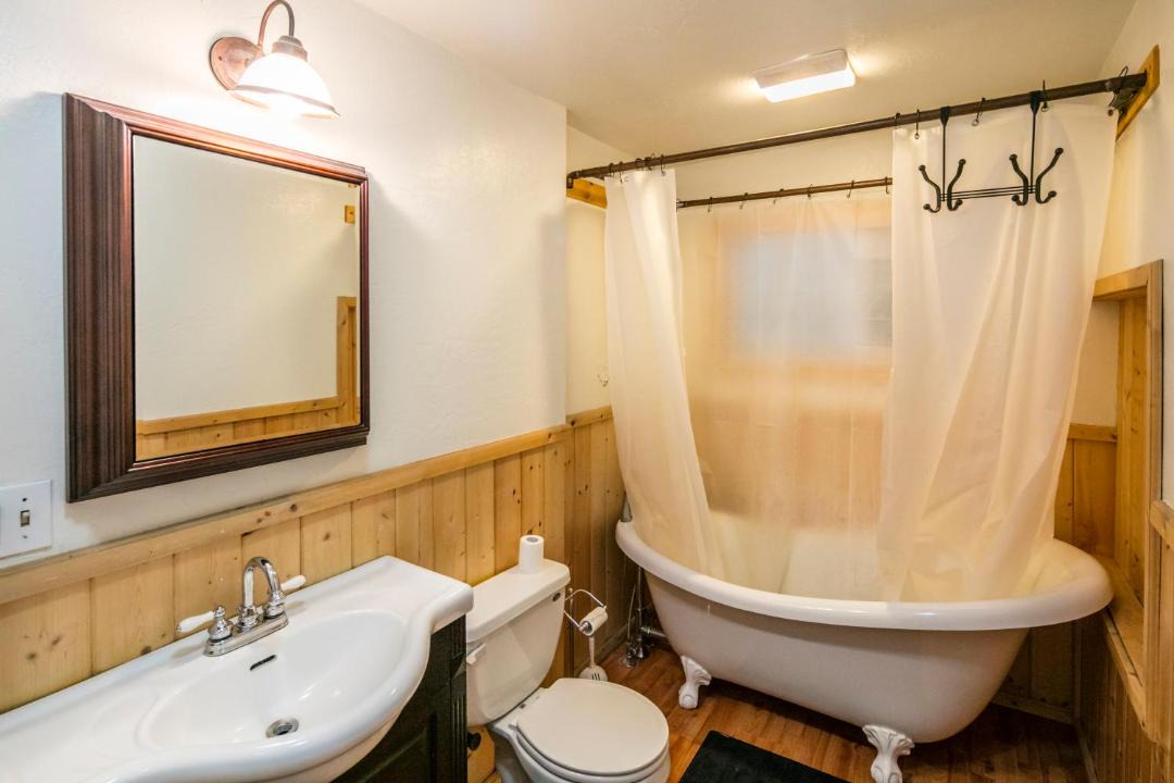 Photo of Bathroom in Fish Camp