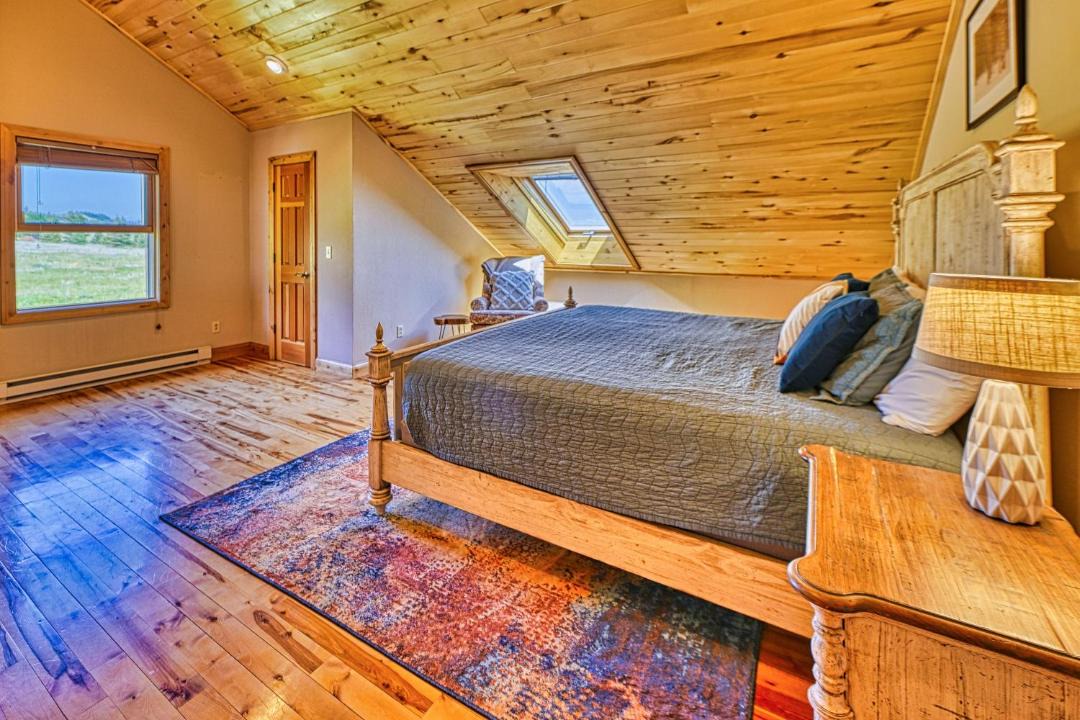 Photo of Bedroom in Wineglass
