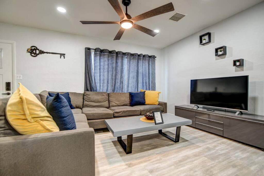 Photo of Livingroom in Downtown Phoenix