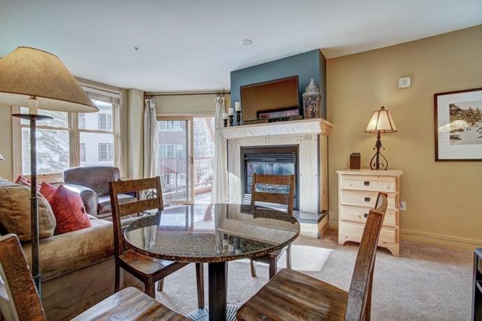 Photo of Livingroom in River Run