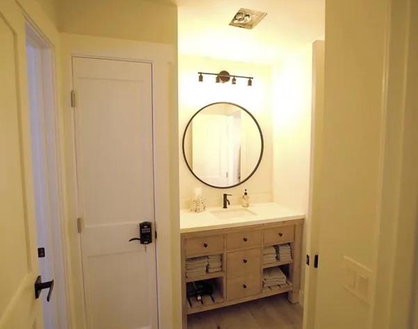 Photo of Bathroom in Mammoth Lakes