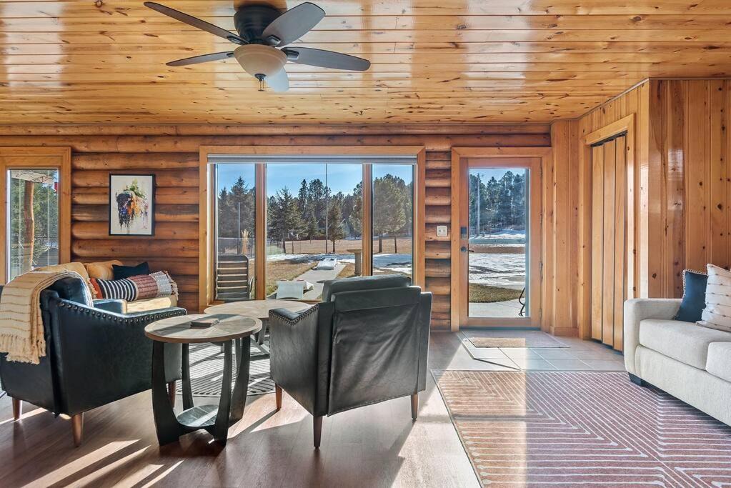Photo of Livingroom in Custer