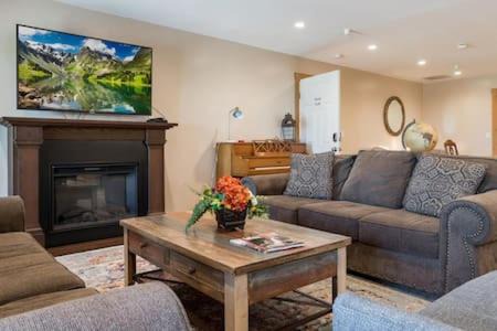 Photo of Livingroom in Leigh Creek Estates