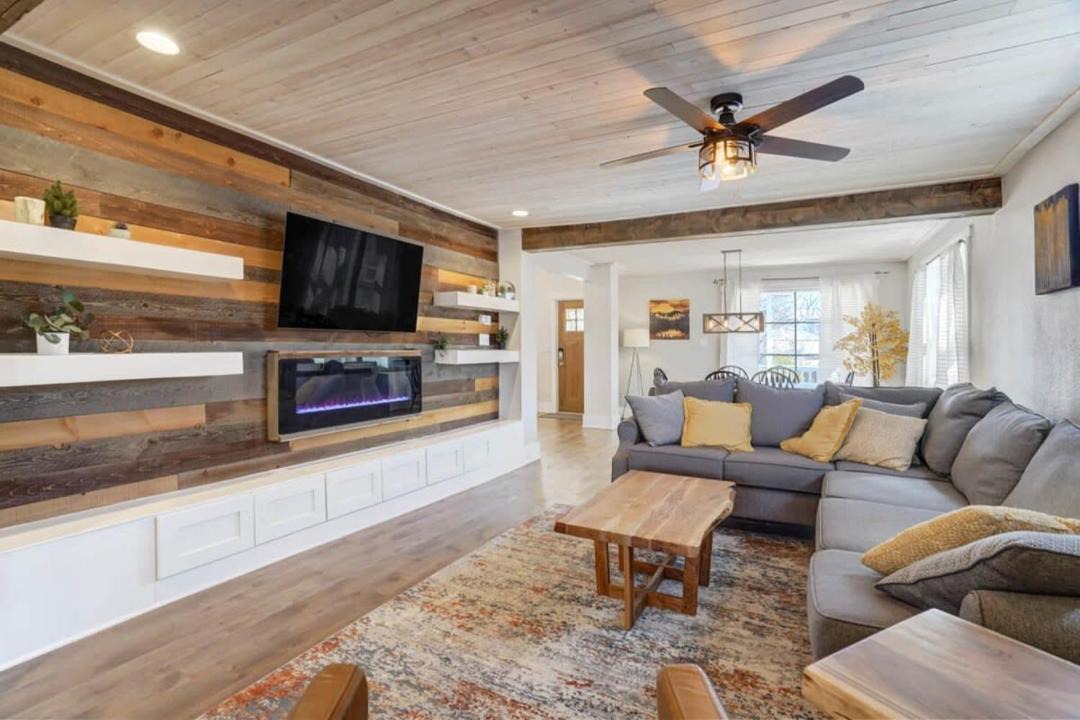 Photo of Livingroom in Central Colorado Springs