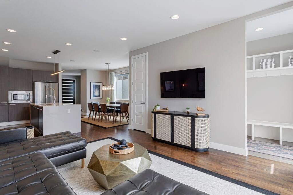 Photo of Livingroom in Englewood