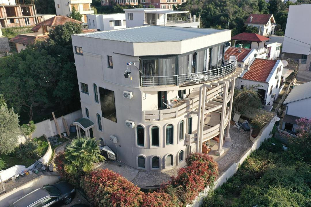 Photo of Buildings in Utjeha Hladna Uvala