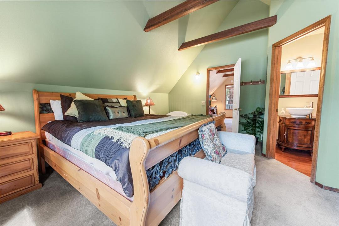 Photo of Bedroom in Moonridge