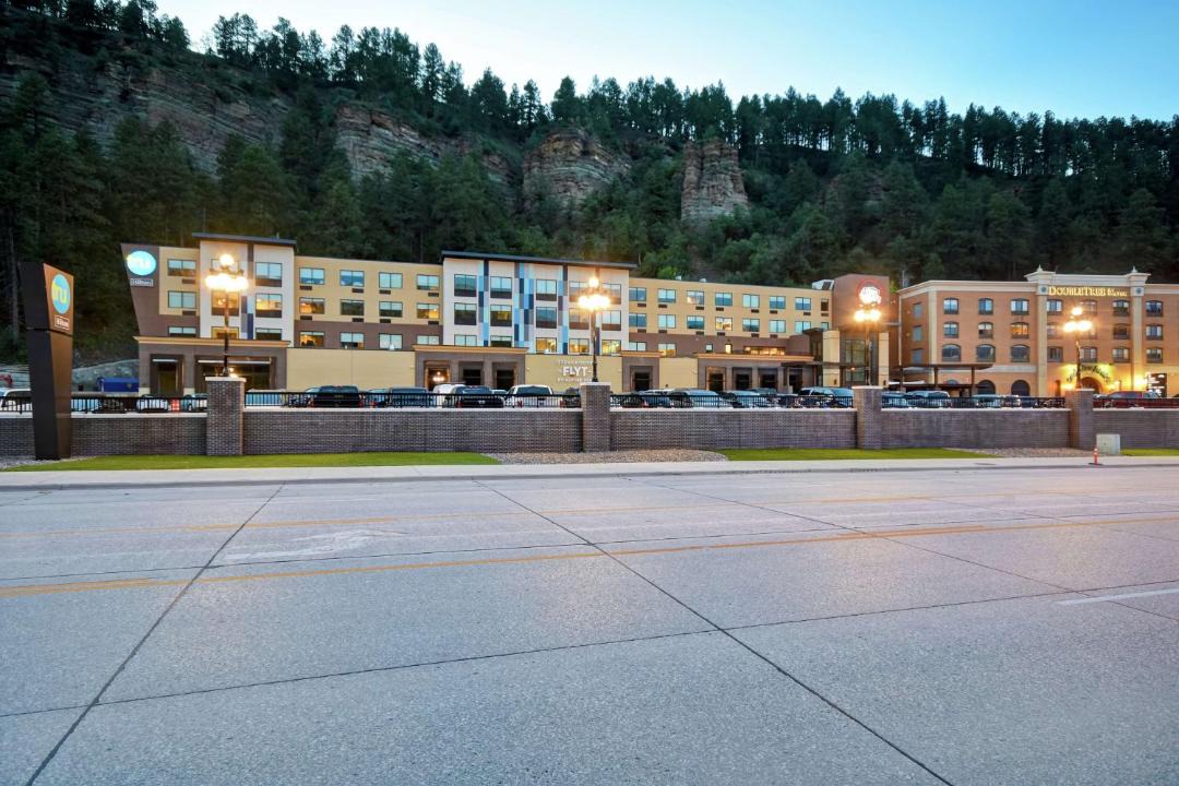 Photo of Others in Deadwood