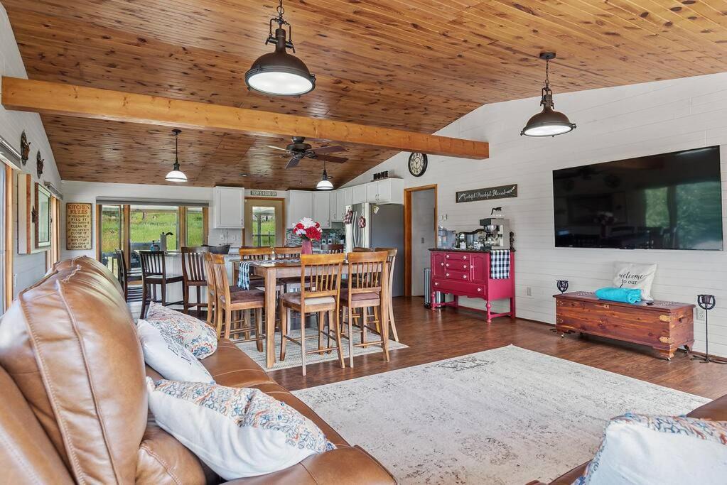 Photo of Livingroom in Custer